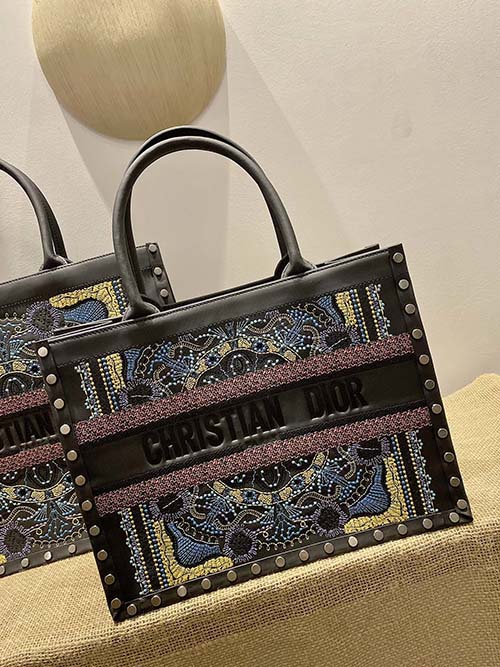 Dior book tote全皮全手工立體刺繡購物袋 行走的藝術(shù)品